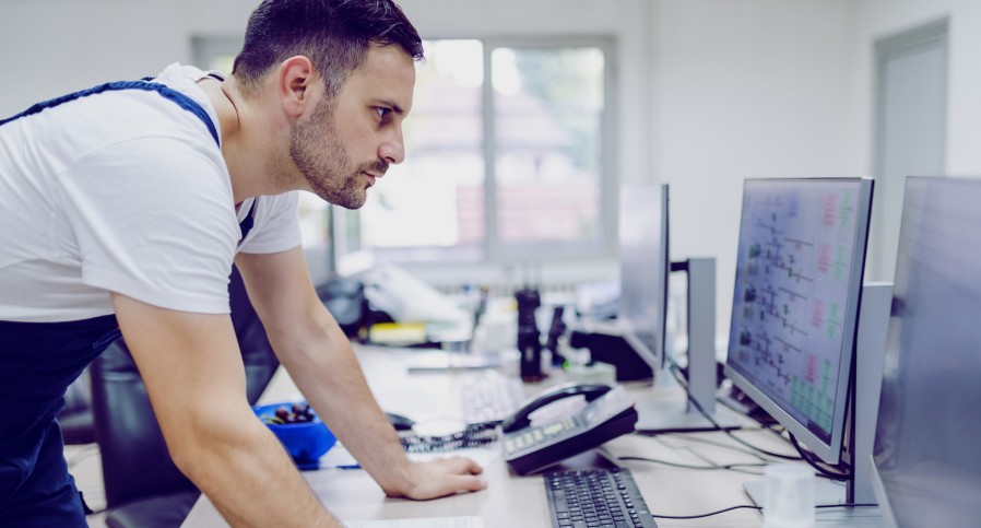 A man works at an EtaPRO VirtualPlant dashboard.